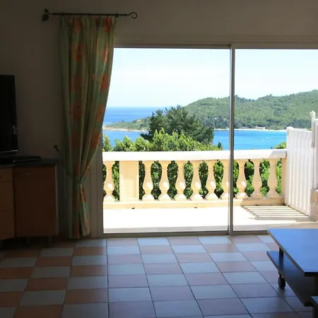 De 2 A A 700 M De La Avec Vue Sur La Piscine Privee Et Jardin Clos 萨里索伦札拉