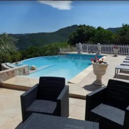 De 2 A A 700 M De La Avec Vue Sur La Piscine Privee Et Jardin Clos 酒店 4*