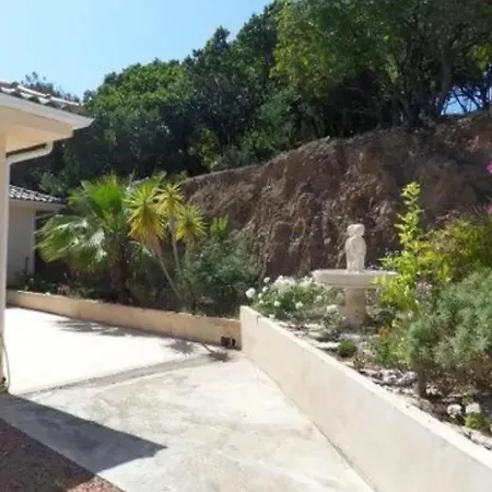 De 2 A A 700 M De La Avec Vue Sur La Piscine Privee Et Jardin Clos