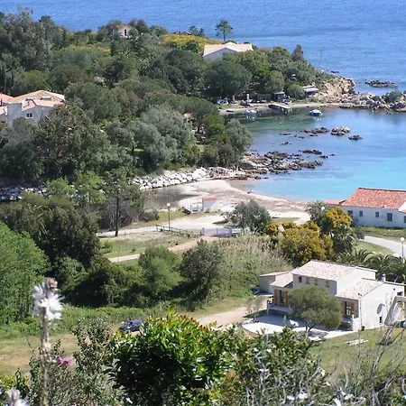 De 2 A A 700 M De La Avec Vue Sur La Piscine Privee Et Jardin Clos Otel 4*